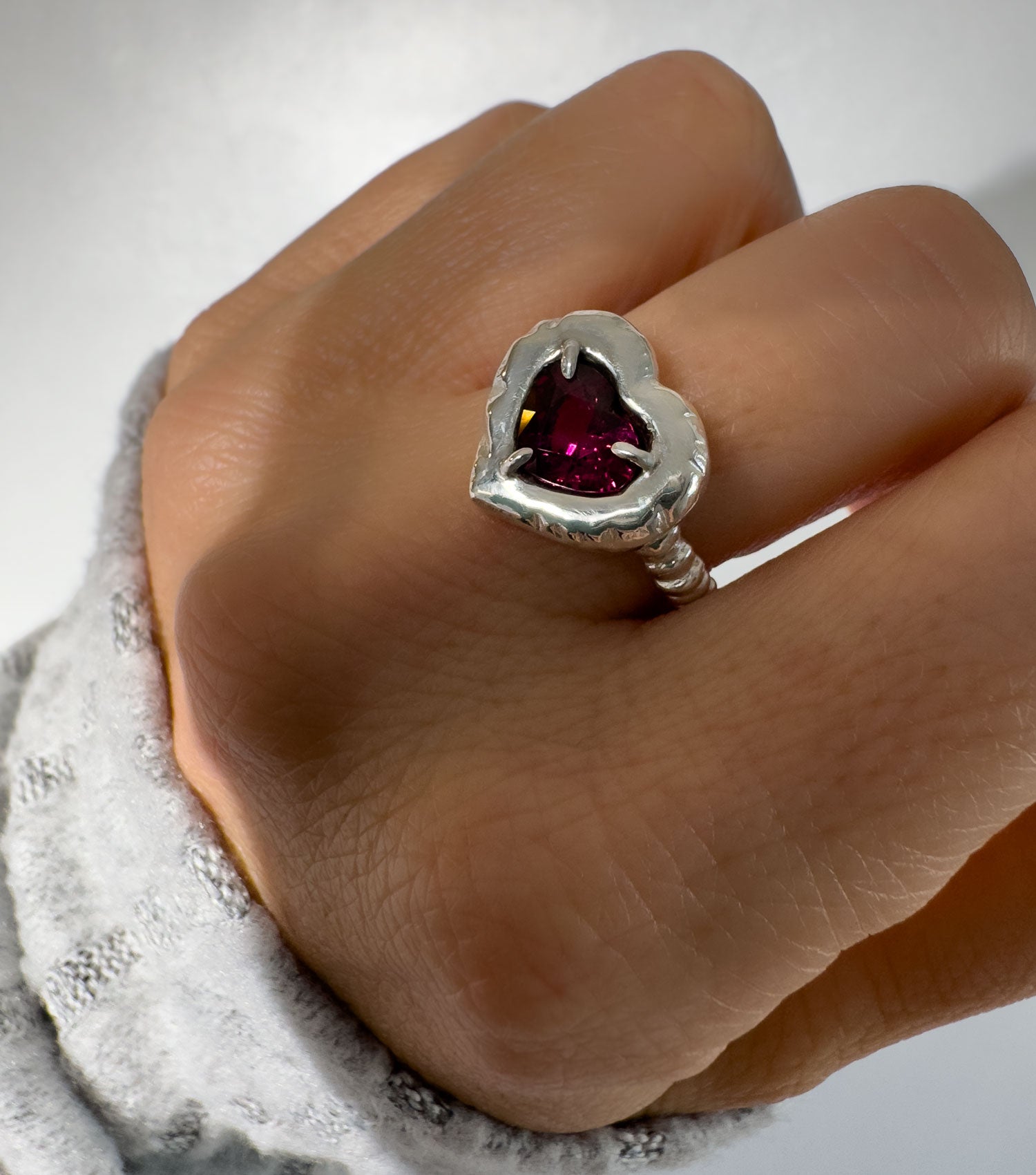 THANDO HEART RING