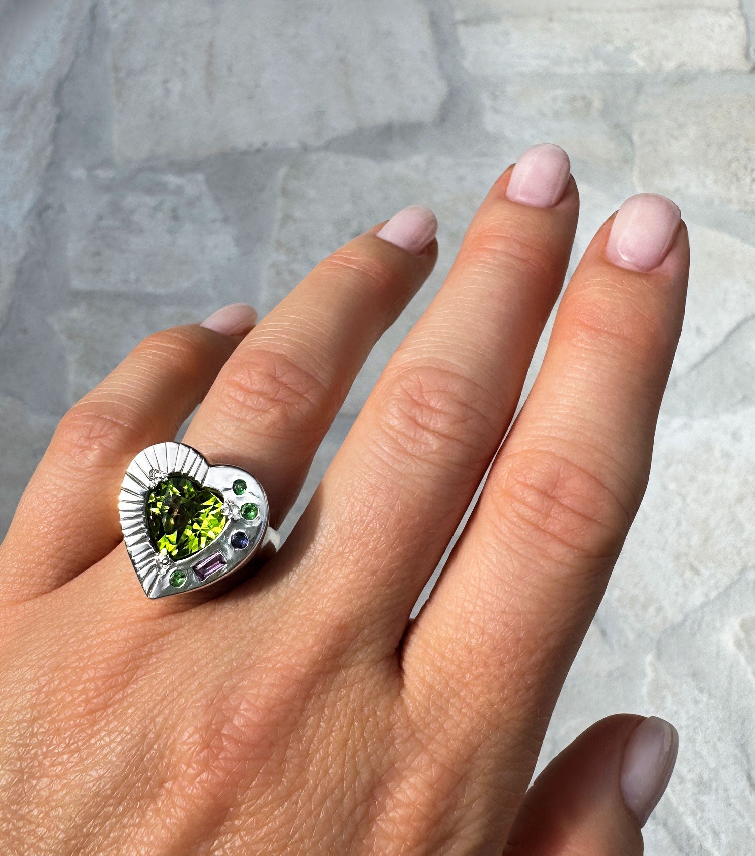VERDANT PERIDOT HEART RING
