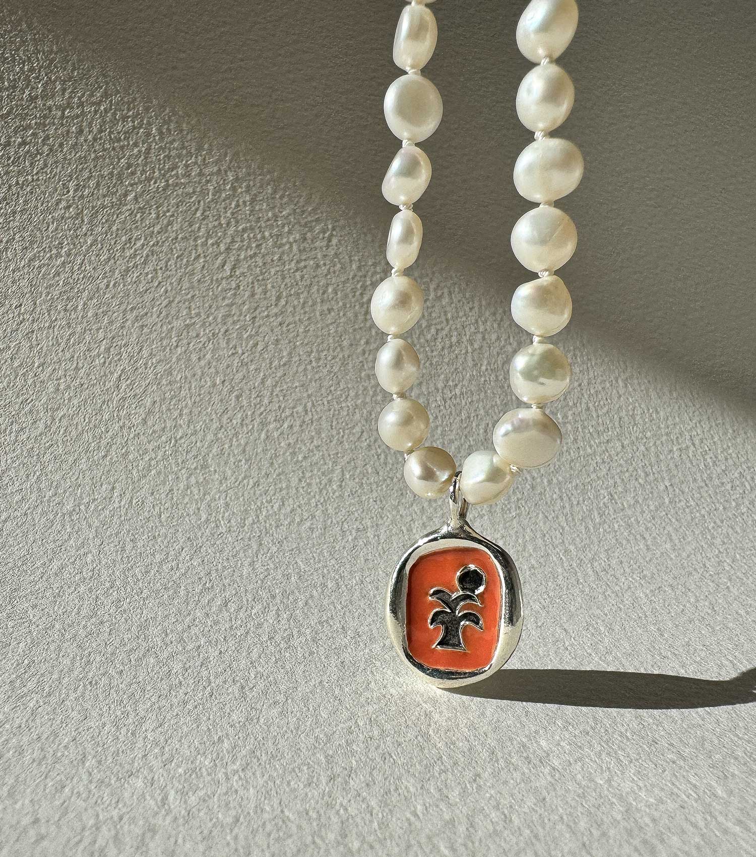 KISIWA PEARL & ENAMEL NECKLACE