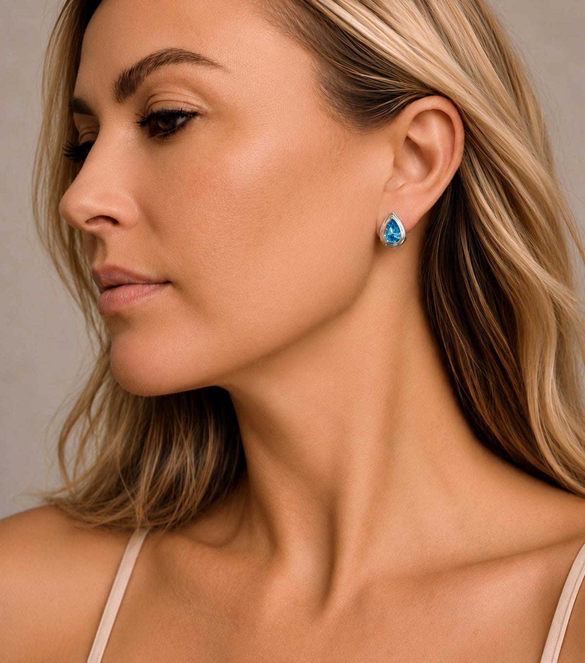 DRIFT STUDS - PEAR CUT SWISS BLUE TOPAZ