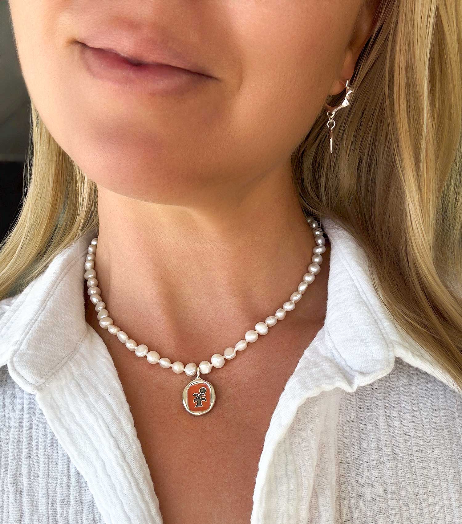 KISIWA PEARL & ENAMEL NECKLACE