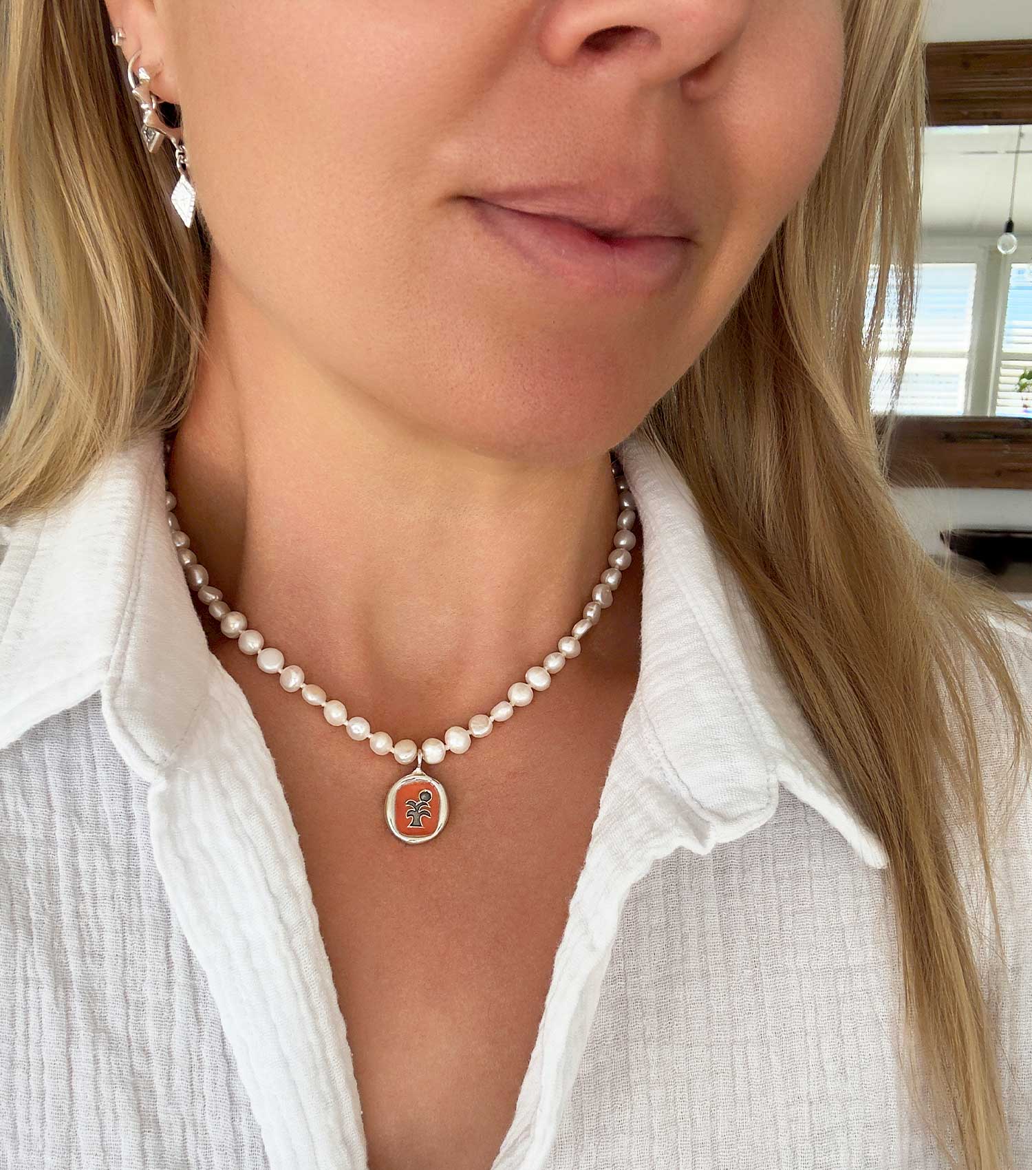 KISIWA PEARL & ENAMEL NECKLACE
