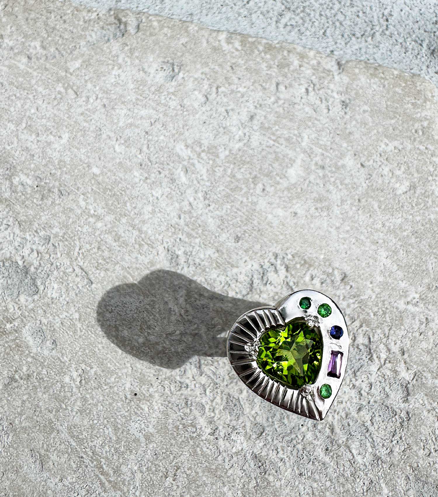 VERDANT PERIDOT HEART RING