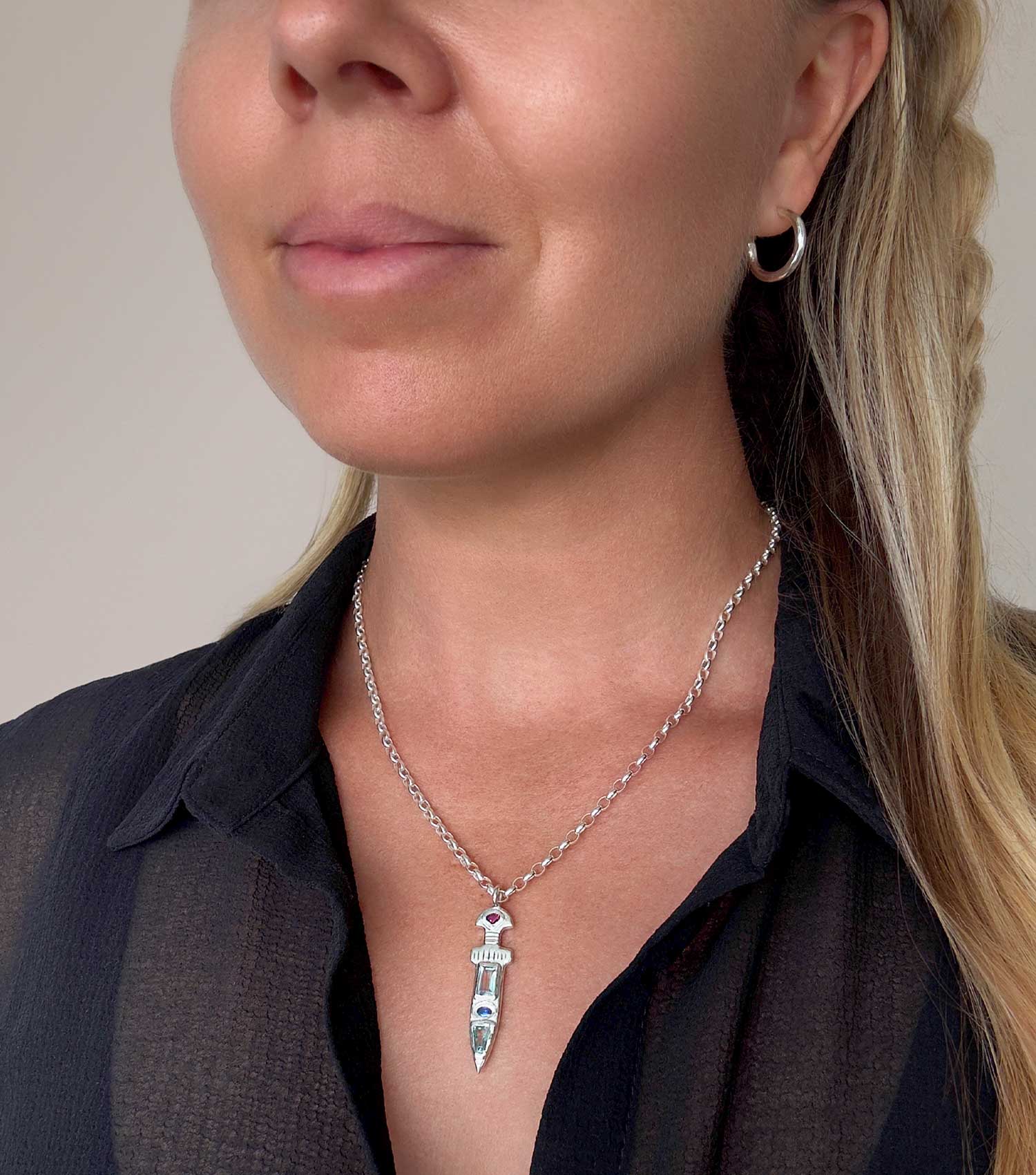 ZUBERI DAGGER NECKLACE